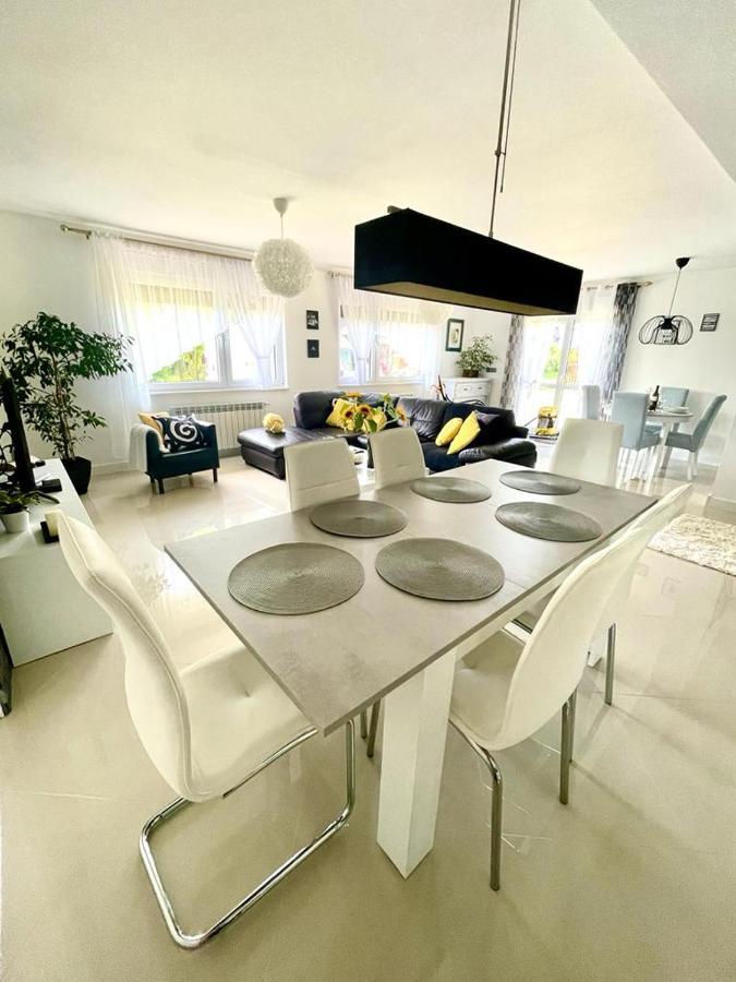 U Gosi Zator Villa ภายนอก รูปภาพ