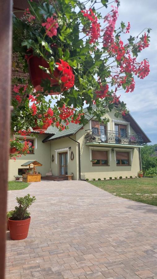 U Gosi Zator Villa ภายนอก รูปภาพ